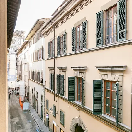 Petit Close To The Dome Apartment *